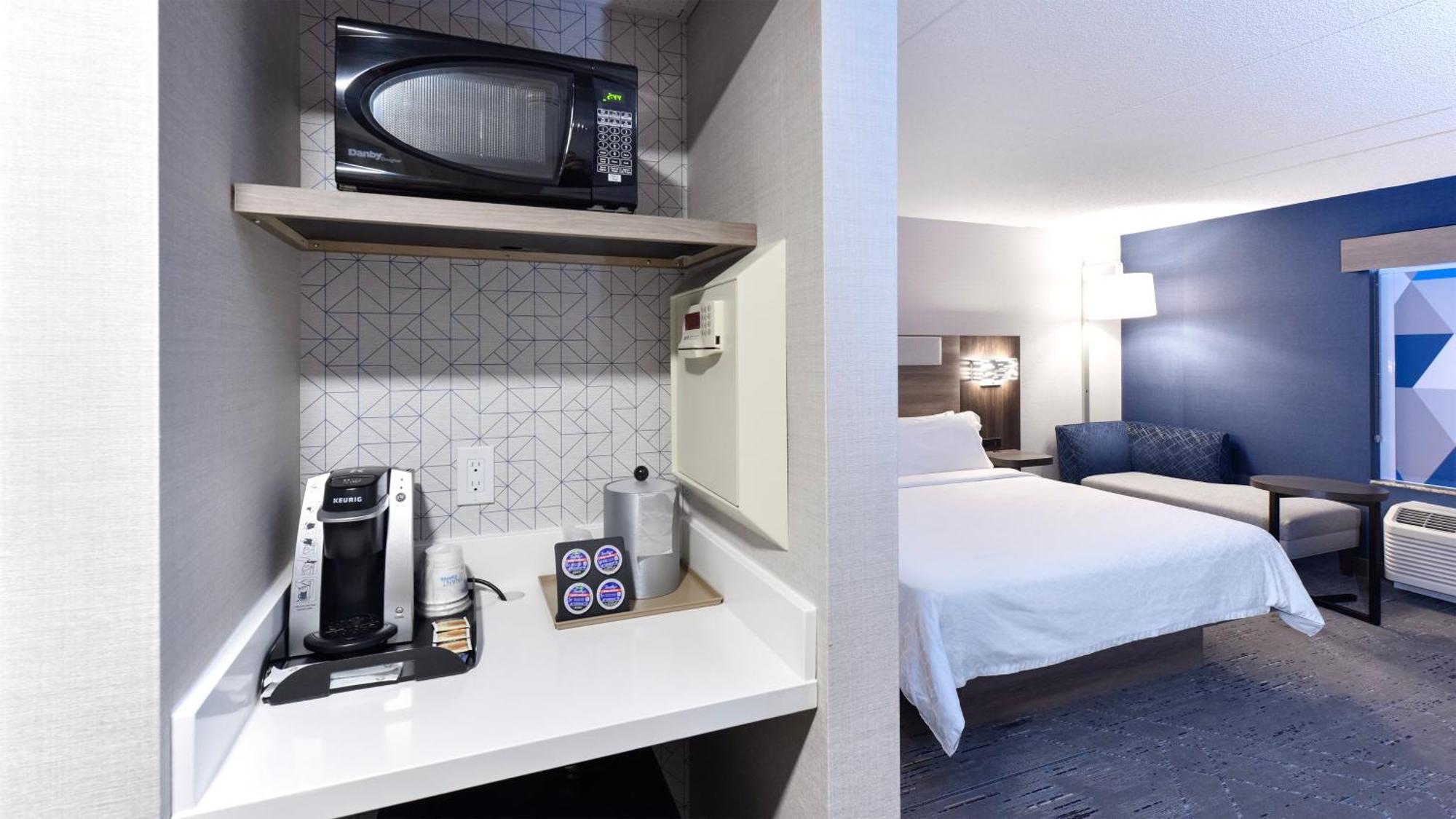 Hotel Express & - St. Jacobs Area By Ihg